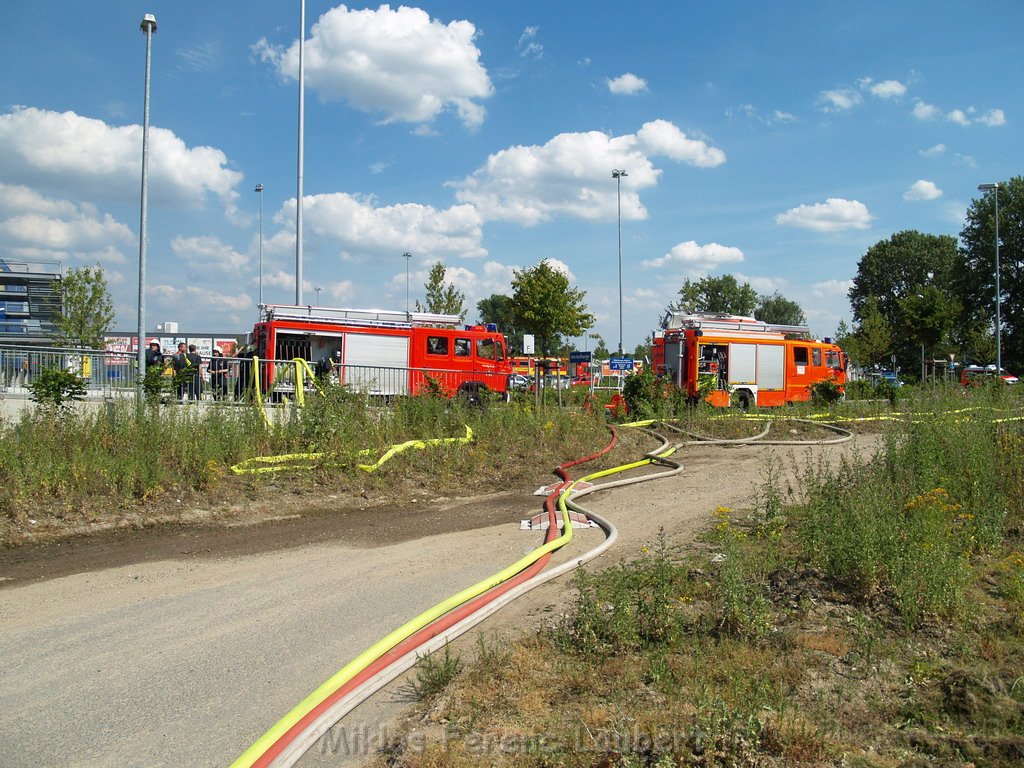 Feuer Koeln Ossendorf Butzweiler Hof neben IKEA P080.JPG